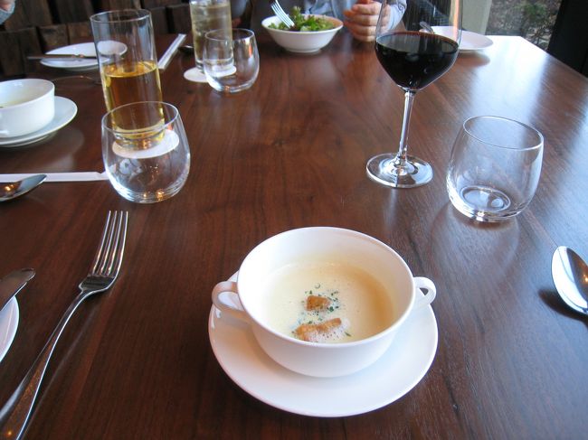 ハイアットでカレーランチ<br /><br />半個室で良かったです。