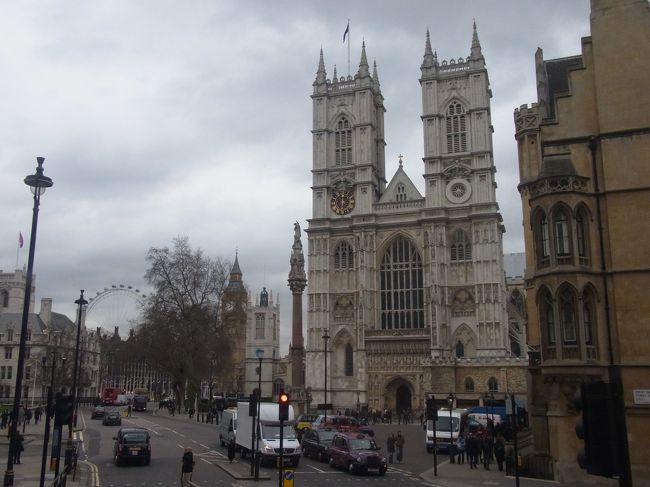 Victoria stationを通りすぎ、ウェストミンスター寺院が見えてくる。
