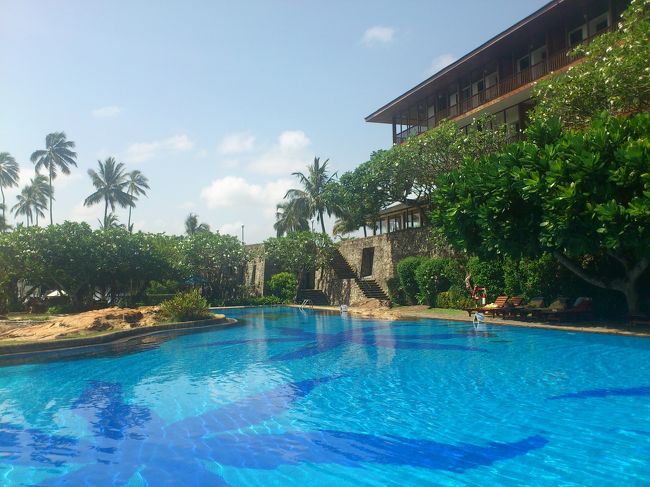 ガーデン・プールは、まるでお風呂のように温かい♪<br /><br />ちょーーー気持ち良いです！