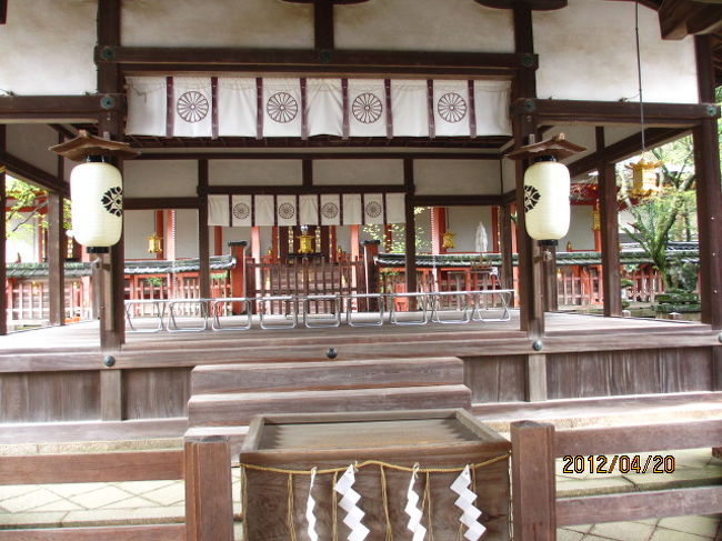 神社に参拝し東大寺二月堂に向かう。