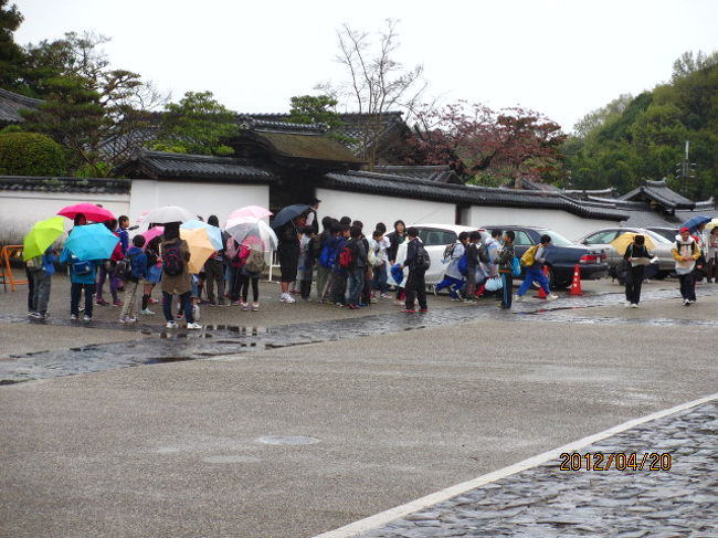 相変わらずここにも多くの中高生グループが。