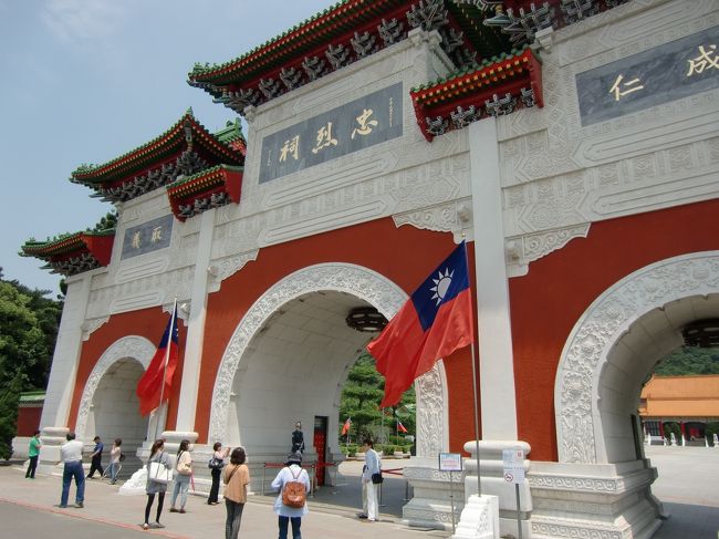 忠烈祠へ。<br />辛亥革命をはじめとする一連の革命、戦争で亡くなった志士、軍人、約33万人の英霊が祀られています。