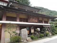 ＜湯田中大湯＞
よろづや本館の隣にある共同浴場。
湯楽庵の宿泊客は利用できるので、必ず入るぞと心に誓う。