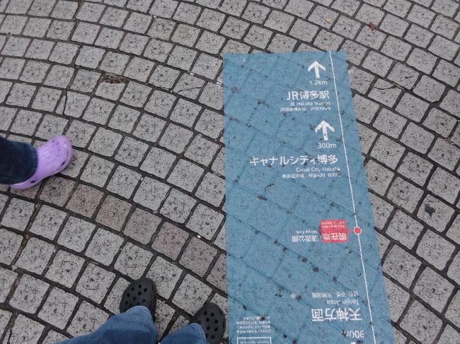 徒歩で中洲の屋台街を通り抜け･･･