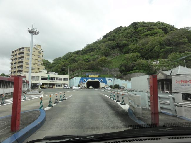 普通車：150円<br />中型車：200円<br />大型車：250円<br />特大車：400円<br />軽自動車等：100円<br /><br />原付（50cc超125cc以下）：20円<br />(原付は人道トンネルを歩いて渡る必要があります)