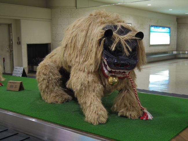 外の景色も雨だし<br /><br />荷物を待ってる間に石垣島の獅子らしいものを撮影<br /><br />