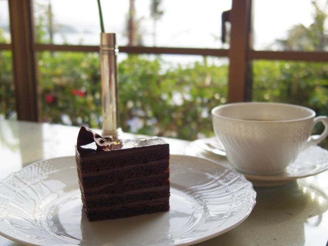 雨がやむ気配がかなったので<br /><br />ホテルに戻ってラウンジでまったり