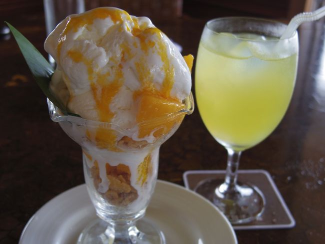 ココナッツマンゴーアラモードとシークヮーサージュース<br /><br />このアイスすごく美味しかった
