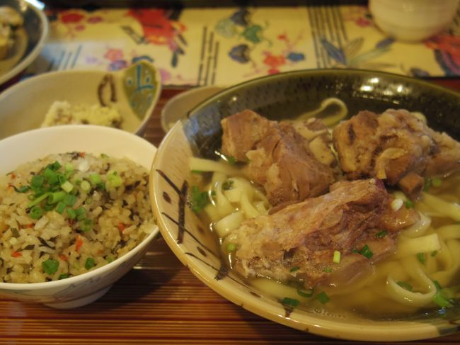 チャックアウト後は<br /><br />お昼を食べに近くの定食やさんへ