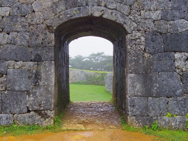 アーチ越しに見える景色と霧がなんか幻想的でした