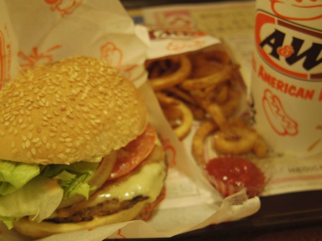 ゆっくり空港に向かいなら<br /><br />カフェにでも寄っていこうと持ってたら<br /><br />物凄い渋滞にはまってしまいレンタカー帰せたのもギリギリに！<br /><br />夜ご飯は空港内のＡ&amp;Ｗで食べ<br /><br />20:05発　ＪＡＬ924便　で羽田へ