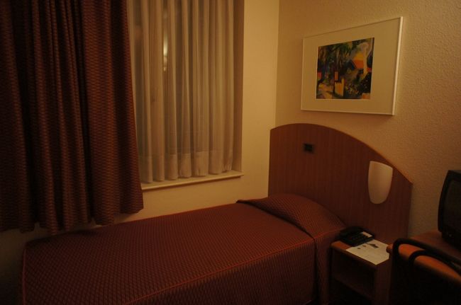 ブリュッセル中央駅到着後、徒歩でホテルに移動しました。<br />グラン・プラスにも近く、セキュリティもしっかりしていました。<br /><br />◆Aris Grand Place Hotel Brussels<br />Grasmarkt 78-80, Bruxelles, 1000 Bruxelles