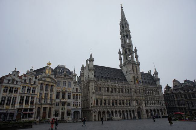 朝のグラン・プラス。