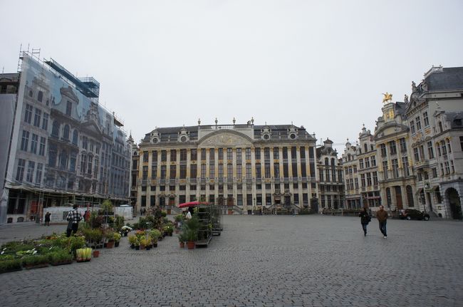 正面に見えるのが、ブラバン公爵の館。