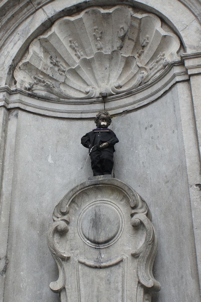 小便小僧。<br />思っていたよりも小さかったです。<br />白い髭を蓄えていましたが、何のコスプレだったのでしょうね。