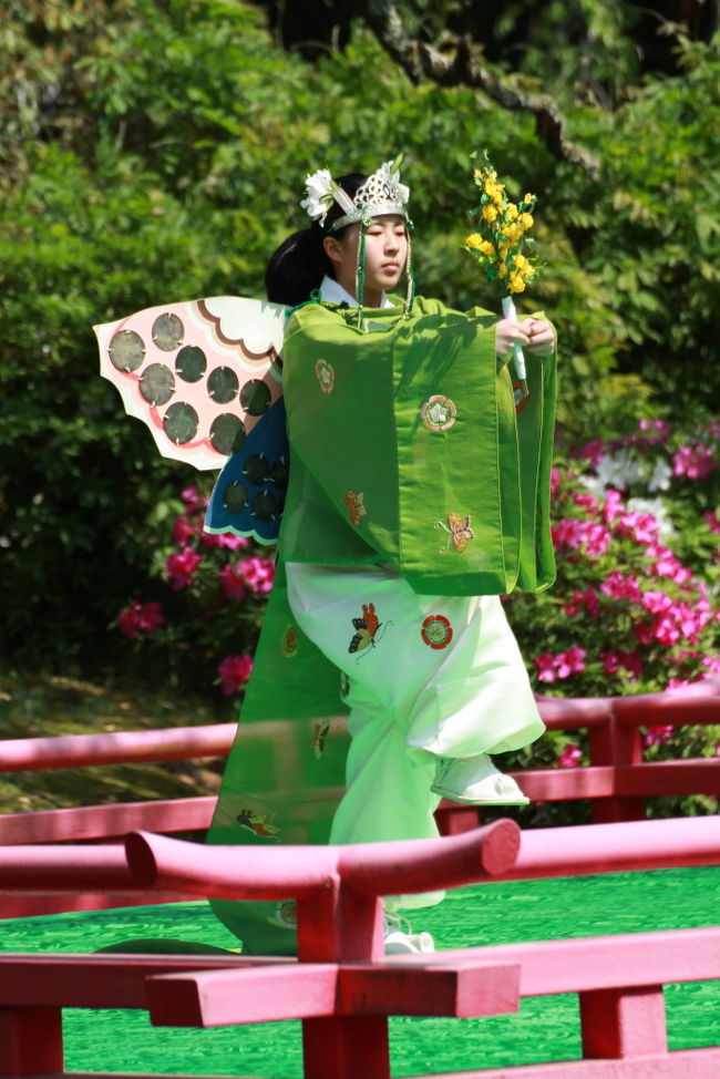 次は女の子４人による「胡蝶」