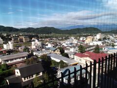 ■2日目
＜よろづやアネックス湯楽庵からの眺め＞
1日目と打って変わって、青空の見えるいい天気。
朝食のバイキングで腹を満たして、ホテルを出発。