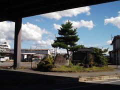 ＜小諸義塾跡＞
小諸駅への跨線橋近くに、小諸義塾跡の碑があった。
明治時代にあった私立学校で、島崎藤村も教鞭を執っていたそうな。