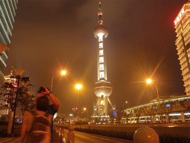 ２日目の夜、浦東エリアへ。超高層ビル群