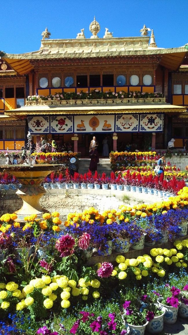 【ショトン祭後】<br />　ショトン祭後、午後ノルブリンカ宮殿にでかける２時間半ほどの唯一のフリータイムは、私の最大の目的でもあった土産物探しの買い物で費やされる。因みにこの日の全歩数は19,873歩。　さすがにその午後の見学が躊躇われるような状況。遅い夕食のあと、次の日は帰国に向けて大量の購入物を含め、荷造りに夜中1時すぎまでかかる。次の日の出発も早朝なので、帰国の飛行機の中で寝れれば良いとウトウトしたところで、モーニングコール前に起きる。