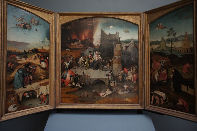 ヒエロニムス・ボスの『聖アントニウスの誘惑」。<br />この画家の絵は奇妙で好きです。