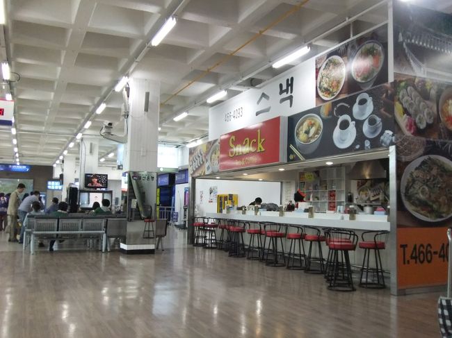 ９時に博多港でチェックインし、10時発のビートルで出発！<br />うとうと寝ていたら３時間程であっというまに到着。<br /><br />入国後、歩いて東横へ。１０分くらいで到着です。<br />東横インの会員カードを作ったらすぐにチェックインできるとのことだったので作ってみた。日本で作るより安いし☆笑<br />ちなみにW15,000。日本だと1,500円。<br />もちろん日本でも使えます。