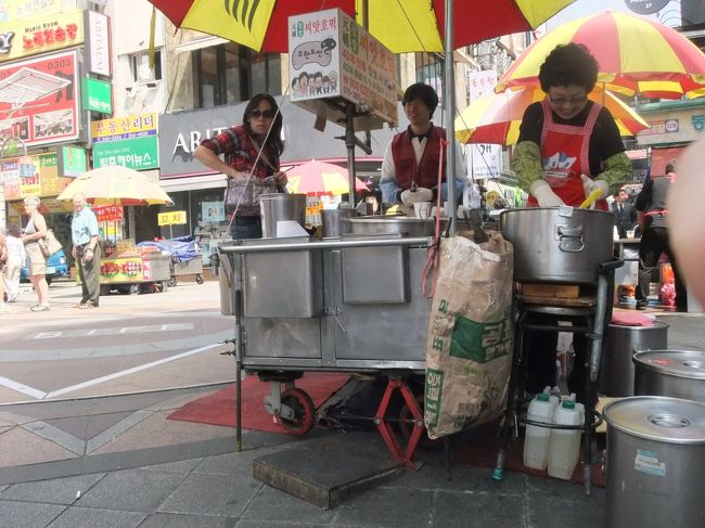 ２日目はゆっくり寝て１０時から行動開始！<br /><br />昨日食べてなかったので、ホットクを半分コ。<br />お気に入りのおじさんの屋台は出ていなかったので、隣のおばちゃんの屋台で。