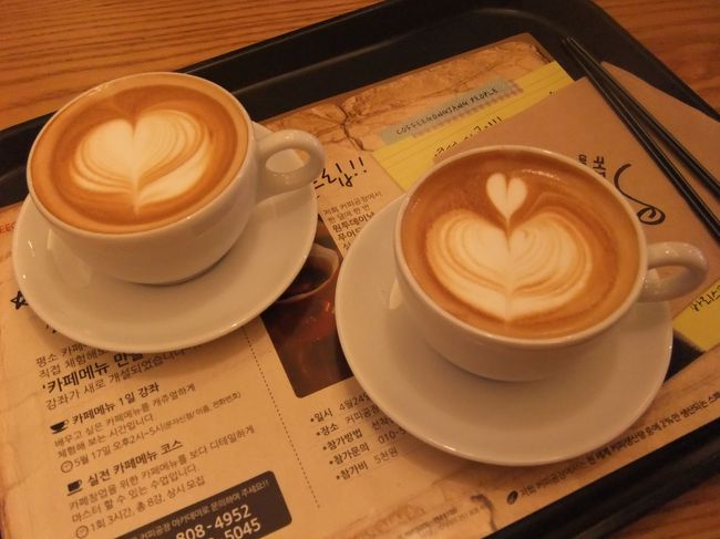 食後はお気に入りのコーヒー屋さんでカプチーノ♪<br /><br />気付いたらまったりしている暇はなかったので、慌しく飲んでホテルへ。<br />ホテルから釜山港はタクシーで移動。