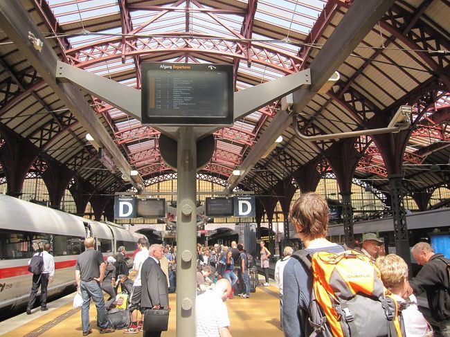 電車の待ち時間は15分くらいだったのですが、トラブルがあったみたいで30分以上待ちました。