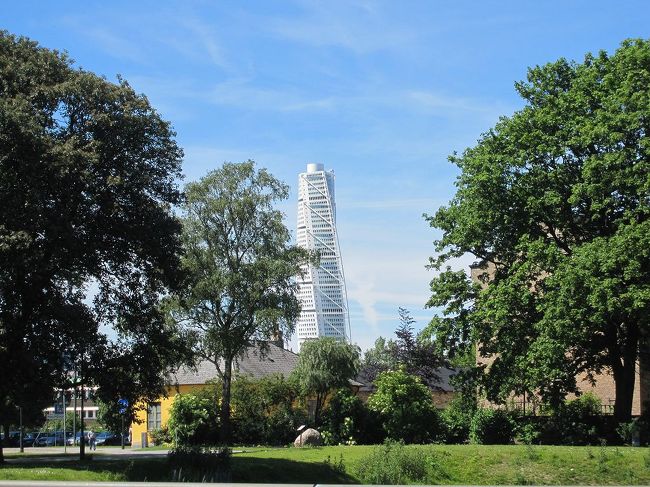 Turning Torsoというねじれたビルです。<br />北欧一の高さを誇るオフィス兼住居マンションです。<br />北欧一高いビルが、普通の地方都市にあるのが意外です。