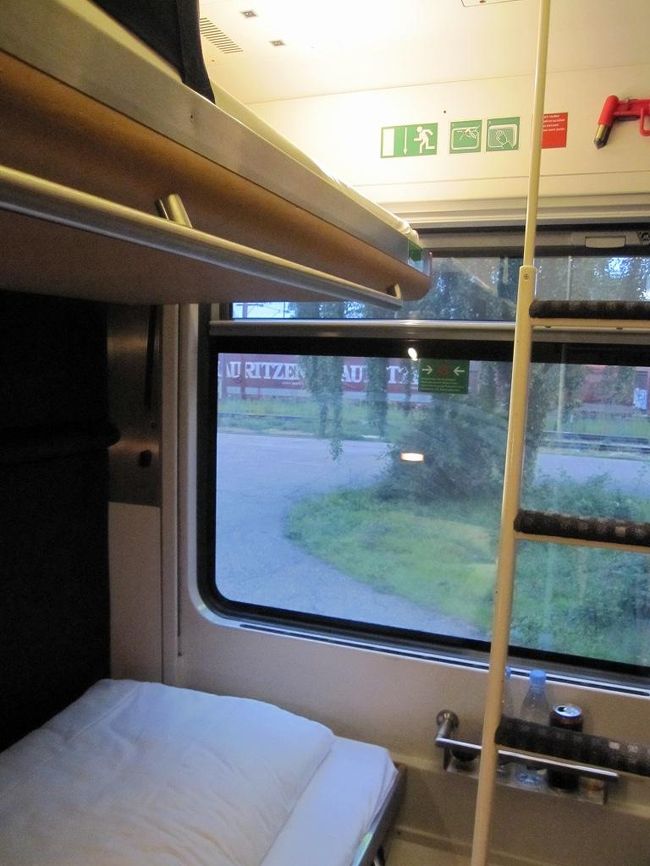 とはいえ、まだ外は少し明るいです。<br />ベッドに寝転びながら、外の風景を暫らく見ているうちに寝てしまいました。<br />起きれば、そこはドイツzzz<br /><br />http://4travel.jp/overseas/area/europe/germany/heidelberg/travelogue/10672417/<br />に続く