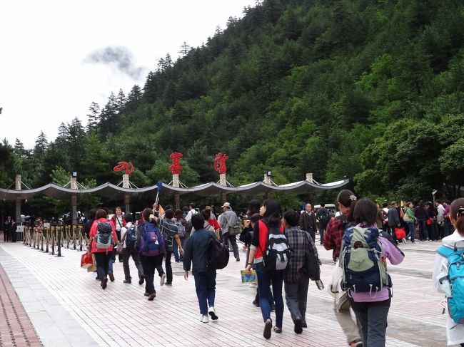 いりぐちで、チケットまち。<br />10分くらい(･ω･)