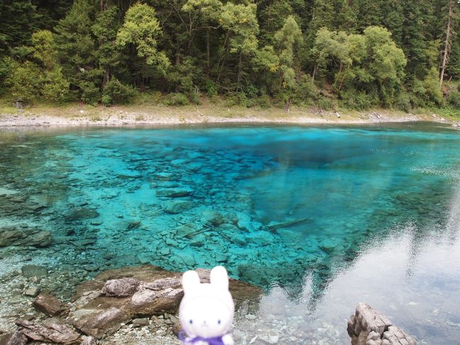 五彩池<br /><br />押しのけないと、<br />人が写らない写真がとれません(>_<)<br /><br />静かなところだったら涙がでたかも。