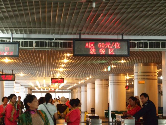 そしてご飯。<br />バイキング。<br />お皿がびしょびしょ(-ω-)ｳﾜｰ<br />持参ウェットティシュで拭いてから使いました 笑