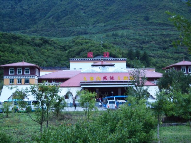 そして、夜はめっちゃ楽しみにしてた蔵謎！<br />2012/4に渋谷にきてたヤンリーピンクラナゾを見てたの。<br />まさか、本場がここだったなんて！<br />出発直前まで全く気がつきませんでした。<br />また見れるなんてしあわせ♪<br /><br />（映像）<br />http://www.albax.jp/?mid=zangmi<br />（最初ピーっと音が出ます）<br /><br />2014/5は孔雀♪<br />http://www.bunkamura.co.jp/s/orchard/lineup/14_liping.html