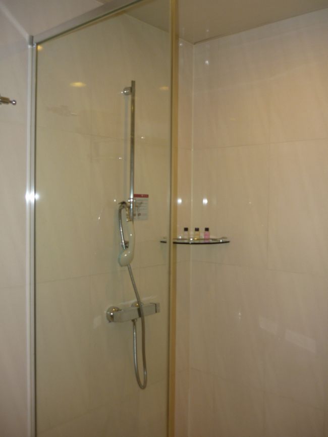 バスタブは無くシャワーブースのみ。