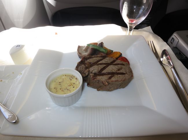 <br />あれ、おいしいじゃん！！！！<br /><br />お隣さんが寝ているときにCAさんに美味しかったと話したら、お肉のグレードを上げたと言っていた。<br />