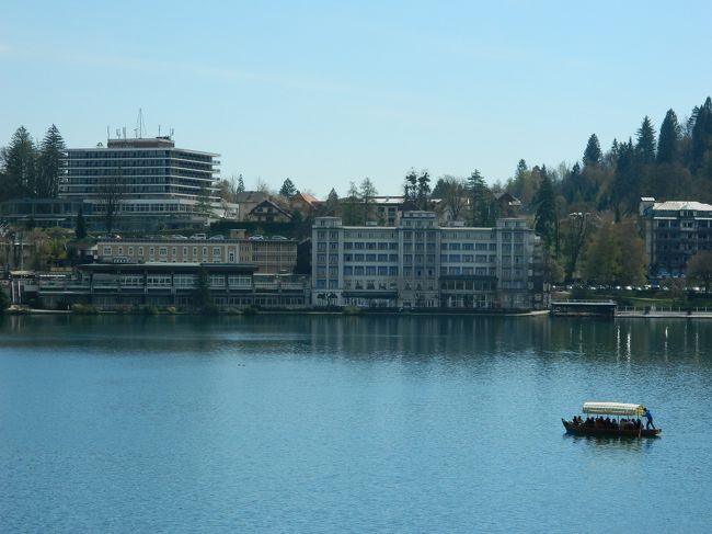 湖岸に佇むのは『グランドホテル』