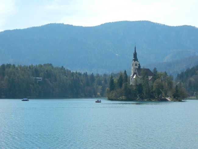 歩きながら少しずつ表情を変える風景を楽しみます。