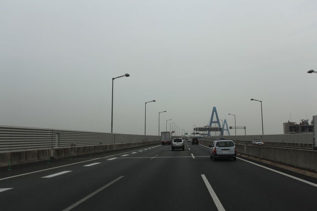 １５分遅れ<br /><br />給油やらで出遅れたので<br />１５分ぐらいの差でしょうか<br />バスはゆっくり走ると思うが<br />奈良までには追いつけるかな？<br />通勤渋滞でしょうか車は多いですね<br /><br />