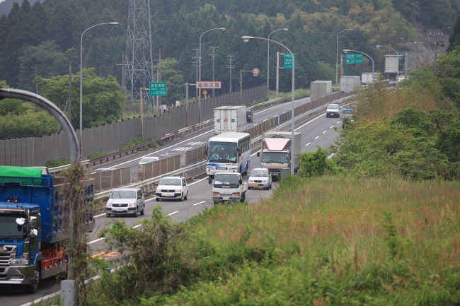 ２台目<br /><br />キープレフトを期待したが<br />第２車線を走ってきました