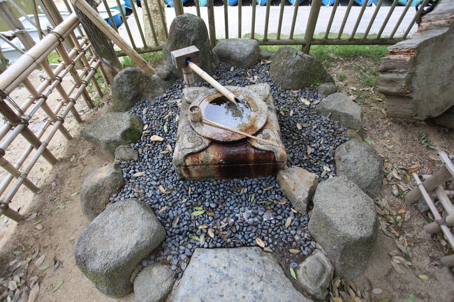 水琴窟<br /><br />ここのは<br />なかなか大きな音がしますね<br />マイクを着装し動画も撮影したが<br />結構良い音が採れました