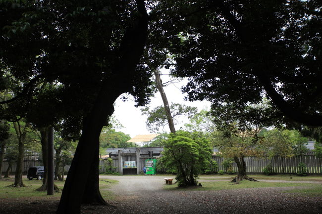 あれか<br /><br />なにやら<br />建造物があるが<br />横目で見ただけで通過