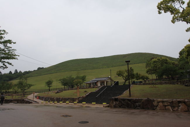 若草山<br /><br />雨のせいで<br />だれも歩いていませんね