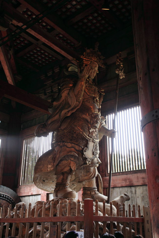 何だ<br /><br />もう少し近づいて撮影したいが<br />人がいっぱい溜まっていて<br />近くへいけません<br />何の渋滞かな？？？