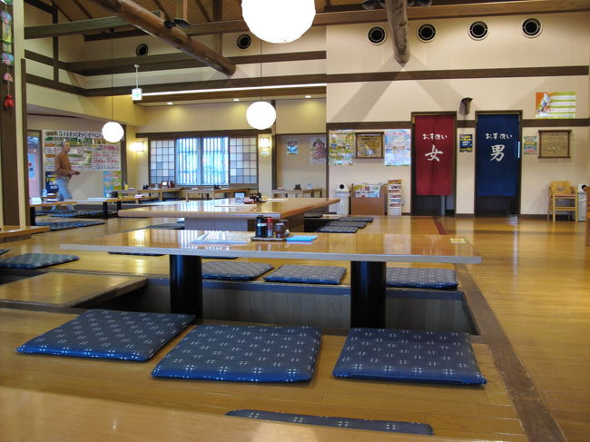 掘ごたつ<br /><br />普段の混雑状況はわかりませんが<br />平日なので空いていますね