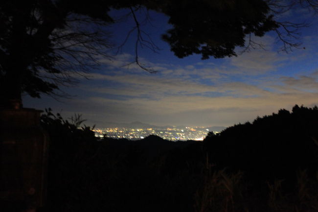 到着<br /><br />走行中夜景の綺麗なところですが<br />パーキングはイマイチですね<br />朝トイレで発見したが<br />個室付近がガラス張りになっていて<br />そこが最高ですが<br />個室付近なので<br />カップルでの鑑賞は出来ないのが<br />ちょっと勿体無い感じですね<br /><br />レストランは昼間のみなので<br />こちらも利用できません