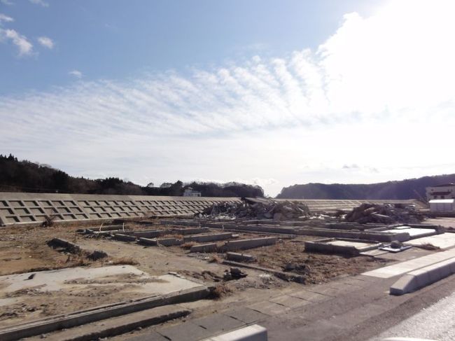 海岸に近いところではやはり震災の影響がまだまだ色濃く残っています。