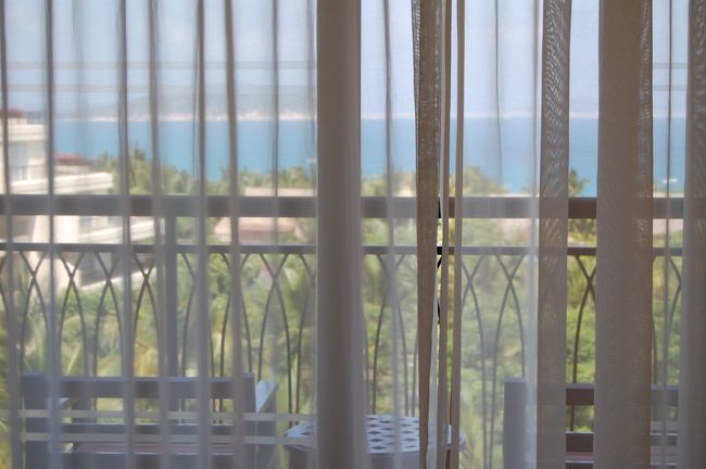 次は部屋の紹介です。カテゴリーはデラックス・オーシャンビュー・・・って言ってました。