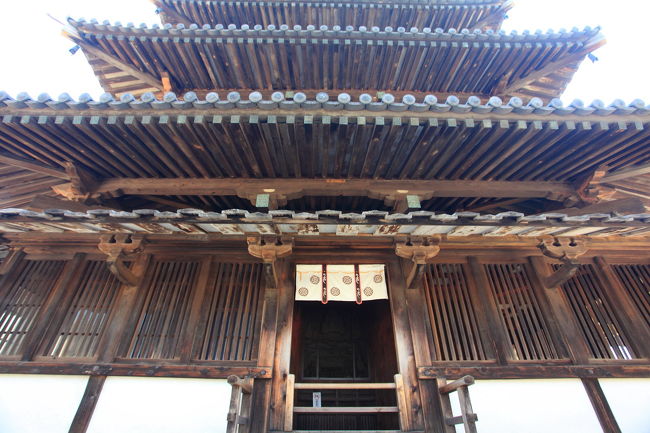 五重塔<br /><br />内部の構造が見えるかと期待したが<br />やはり無理でした<br />